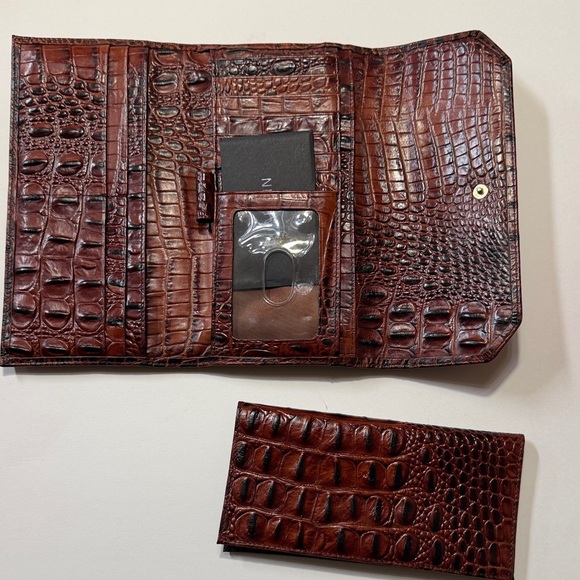 Brahmin Embossed Leather Wallet Set in Rich Brown - Picture 7 of 9